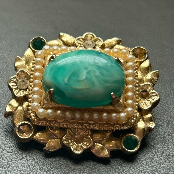 Vintage Green Cabochon Floral Brooch Pearl Halo Gold Tone Statement Estate Glam - Picture 11 of 13